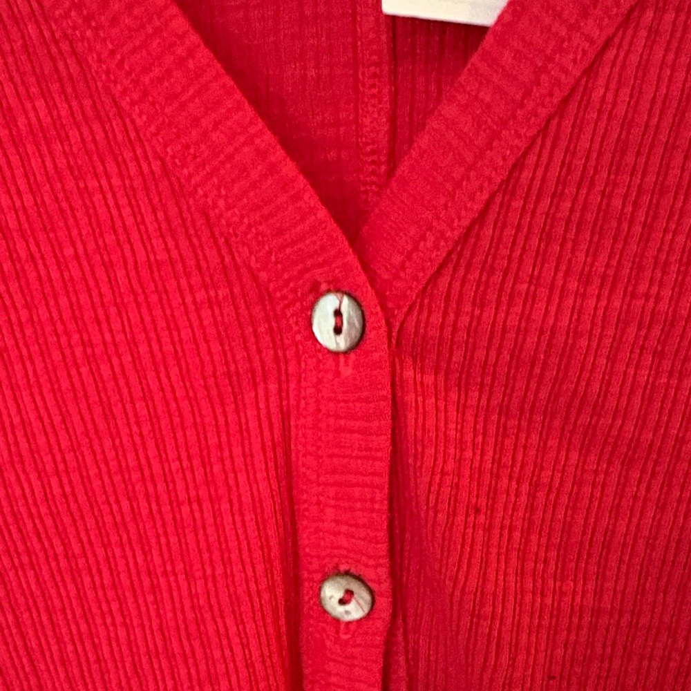 Michael Stars NWT Red Button-Up V-Neck Cardigan - Picture 3 of 9